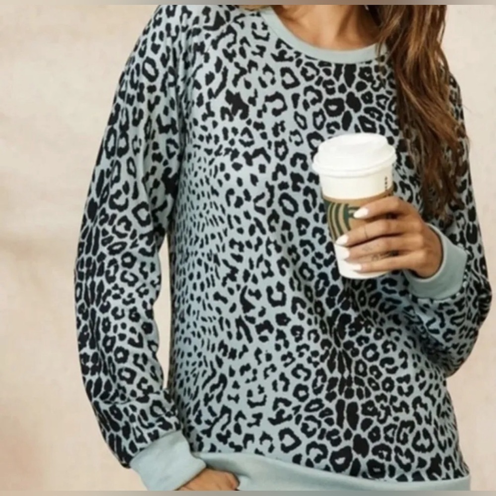 PINK Victoria’s Secret Cheetah Print Oversized Aqua/ Black Chunky Sweater Medium